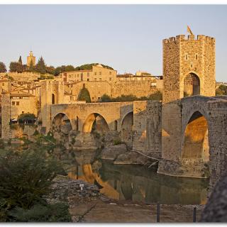 Pont Mecieval de Besalú, colors de Tardor