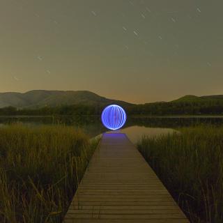 Bola de llum a l'estany de Banyoles