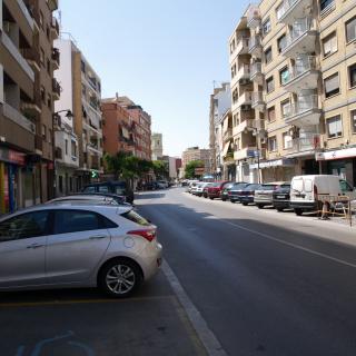 Vista general de l'avinguda del País Valencia d'Alaquàs des d'un dels seues extrems.