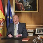 Gran expectació dels mitjans de comunicació a l'exterior del Palau de la Zarzuela, on el rei Joan Carles anuncia la seva abdicación en un missatge televisat als espanyols