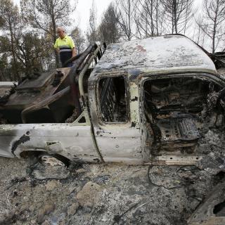 Un vehicle calcinat de l'Agrupació de Defensa Forestal (ADF)