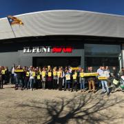 La redacció d'El Punt Avui a Girona se suma a les aturades davant els centres de treball com a resposta a l'inici del judici a l'1-O