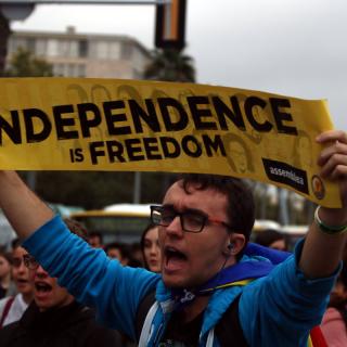 Un estudiant es manifesta a la Diagonal de Barcelona, després de la sentència