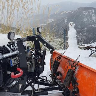 Imatges de la nevada a Ribes de Freser. Detall d'una màquina llevaneus