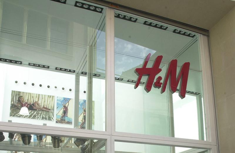 Investiguen la suposada venda de vídeos d'emprovadors d'H&M a Malàisia |  EFE | Singapur | Societat | El Punt Avui