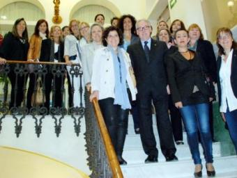 Foto de família de la inauguració a Reus de l'Escola de Dones Polítiques ACN