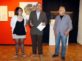 Josep Musach, amb Anna Chávez i Miquel Arisa, a la inauguració de l’exposició Sagi Serra