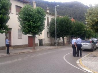 Els Mossos aquest dijous prop de la casa on es va trobar el morter Pablo González