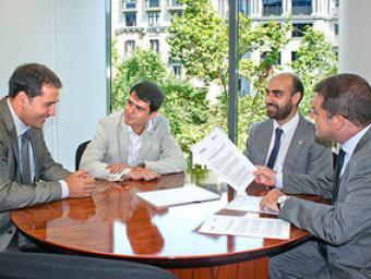 Xavier Flores, Marc Castells, Marc Verdaguer i Joaquim Ferrer, aquest dijous durant la firma del conveni Diputació de Barcelona