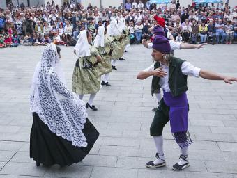 Un moment de la representació de la dansa, el 15 de setembre de l’any passat, durant la festa major de Campdevànol Albert Llimós