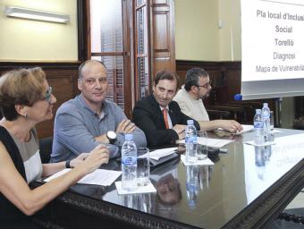Carme Francolí, Santi Vivet, Josep Oliva i Joaquim Sabater, durant la presentació a la sala noble de Can Parrella Jordi Puig