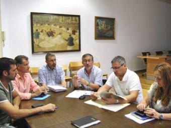 Un moment de la primera trobada mantinguda entre els responsables dels municipis firmants de l’acord