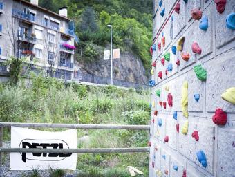 Imatge del nou rocòdrom ubicat a sota el pont del cremallera a Ribes de Freser Marc Sanyé