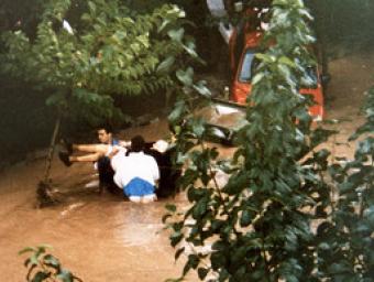 Veïns de Figaró van treure en braços una àvia que vivia en una casa de la carretera de Ribes afectada per la riuada