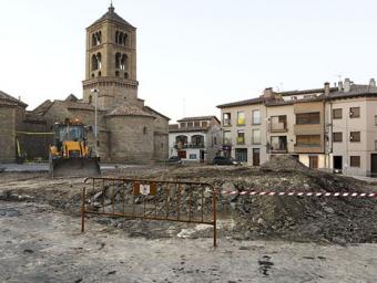 Aspecte de la nova vista de l’església, dijous, un cop enderrocats Can Quim i Can Soms Jordi Puig