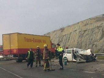 El cotxe i el camió implicats en l’accident Tura Soler