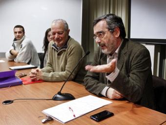 Manuel Cruz, en primer terme i Mariano Fernández durant la presentació d’aquest dijous a Roca Umbert Griselda Escrigas