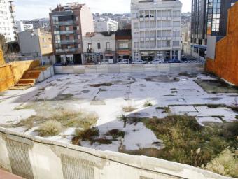 Estat actual del solar de l’antiga Policlínica, al carrer Girona Griselda Escrigas