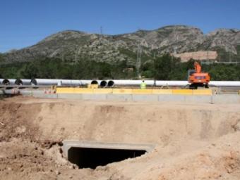 Obres del pas de la nova canonada per sota de la N-340, al coll de Balaguer, el passat mes de maig  