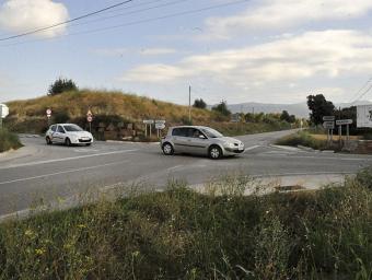 La cruïlla de la carretera BV-5151 amb l’entrada del camí de Marata, on es vol fer la polèmica rotonda Ramon Ferrandis