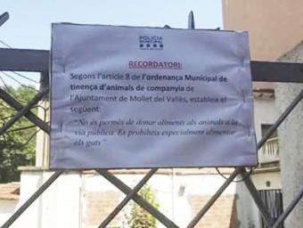 El cartell que va col·locar la Policia Municipal i que, després, es va retirar Griselda Escrigas