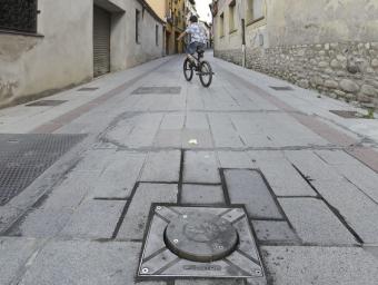 El piló que barra el pas al carrer Ges Avall és el que pateix més topades Jordi Puig