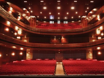 Sala de butaques del Teatre Serrano de Gandia. EL PUNT AVUI