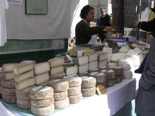 El formatge, protagonista d'aquests dies a Ribes de Freser.  OT VALL DE RIBES