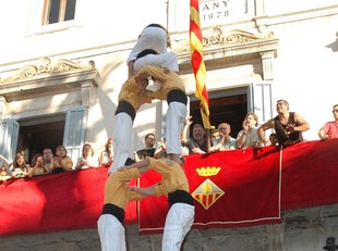 Dos de set dels Bordegassos a la festa major del 2006. /  EL PUNT
