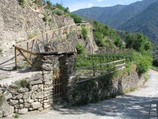  Un tram de paret de pedra seca recuperat al nucli de Caregue al Pallars Sobirà FOTO: Marta Lluvich.   Marta Lluvich. 