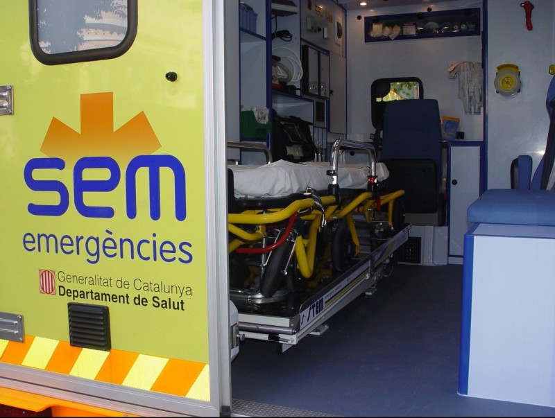 Interior d'una de les ambulàncies medicalitzades del SEM, un servei que podria perillar a l'Alt Maresme. EL PUNT