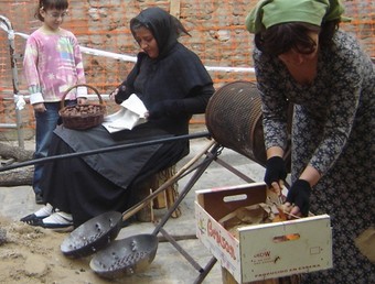 L'Ajuntament convidarà els visitants a menjar castanyes torrades.  PDF