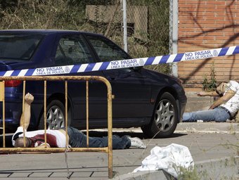 Els dos morts en el tiroteig de Barberà del Vallès, el 26 setembre del 2006./  J. PELÁEZ/ EFE