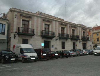 Edifici de l'Ajuntament de Silla a la plaça del Poble. S. GRANDE
