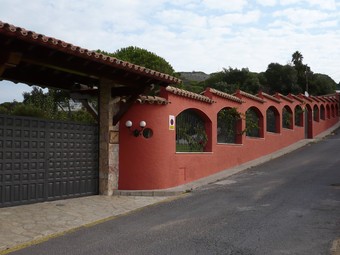 Façana de la finca La Hacienda, ubicada en el Camí d'en Roca. T.M