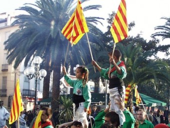 L'associació Aire Nou i els seus Castellers del Riberal, actius en la defensa de la catalanitat A,R,