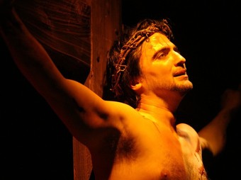 Jesucrist en la creu, un dels moments més emotius de la representació.