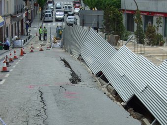 Una imatge del maig del 2008 quan es va esfondrar parcialment el carrer Major  J.ALEMANY