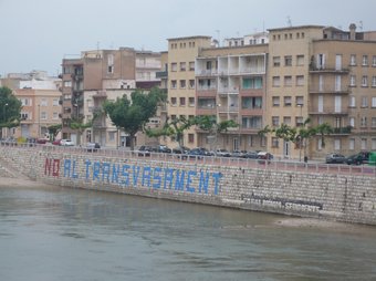 El riu Ebre al seu pas per Tortosa en una imatge d'arxiu. G.MORENO