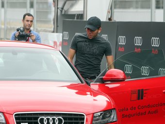 Els jugadors van estrenar cotxe al circuit de Castellolí.  EL 9