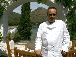 Ferran Adrià, fotografiat al restaurant.  EL PUNT