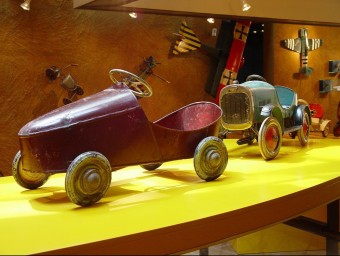 Cotxes de joguina exposats al Museu de Verdú. D.M