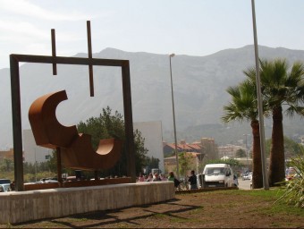 Escultura en homentage al general Basset EL PUNT AVUI