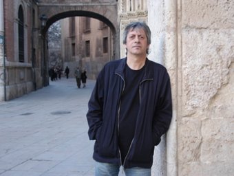 Rafa Xambó a la vora de la Catedral de València. JOSÉ CUÉLLAR