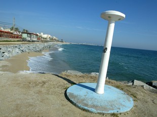 El Ministeri de Medi Ambient diu ara que farà la regeneració de la platja de Premià. Q.P