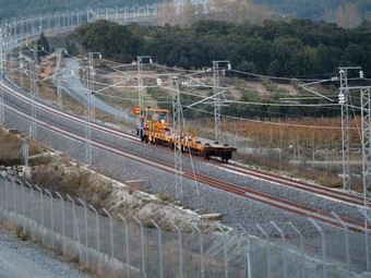 Una imatge del tram de via de TP Ferro tot acabat a finals de l'any passat.  E. PICAS