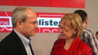 José Montilla i Maria Badia, ahir, al consell nacional del PSC. A la dreta, Núria Parlon, la candidata número tres dels socialistes catalans.  QUIM PUIG