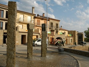 Imatge de la plaça de Tiurana dies abans de la inauguració d'aquest municipi, el setembre del 2007.  RITA LAMSDORFF