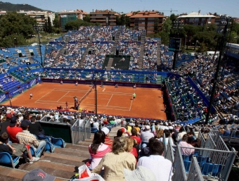 La pista central del Reial Club Tennis Barcelona, a punt per a l'espectacle.  X.B. / EFE