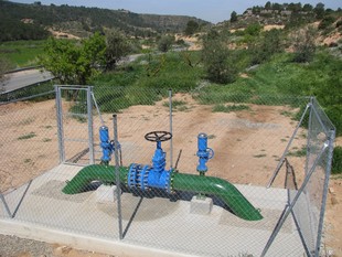 Aquestes canonades porten l'aigua del Garrigues Sud al municipi d'Els Torms.